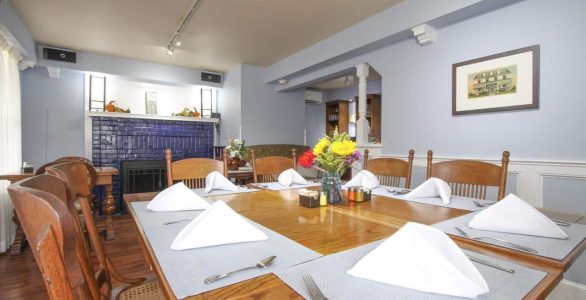 Dining Room at Beach Spa B&B Dining room at Virginia Beach bed and breakfast