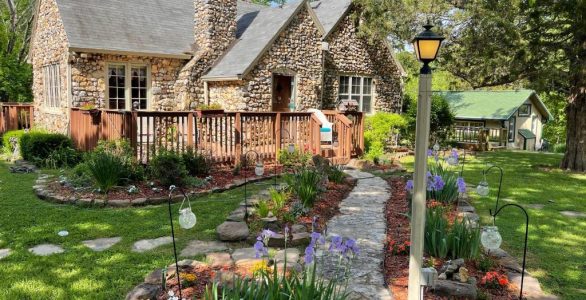 Eureka Springs Arkansas Inn for sale Photo of cottage at Eureka Springs Cabins Business for sale