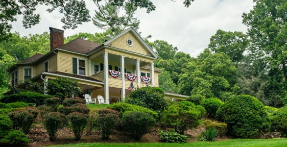 Exterior Image of Yellow House Inn NC Exterior image of Yellow House Inn NC