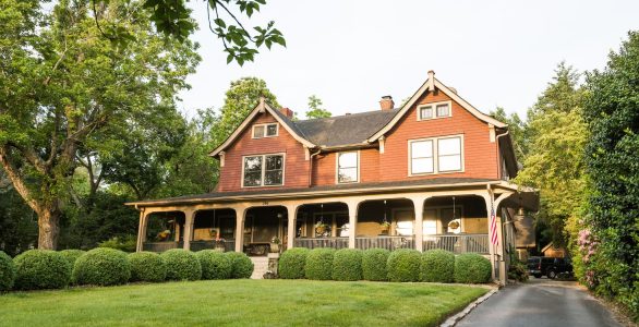 Exterior photo of Asheville NC Inn for sale Exterior photo of Asheville NC Inn