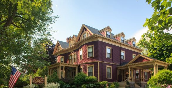 Facade-of-MidCoast-Maine-Bed-and-Breakfast-for-sale Exterior photo of Maine Bed and Breakfast for sale